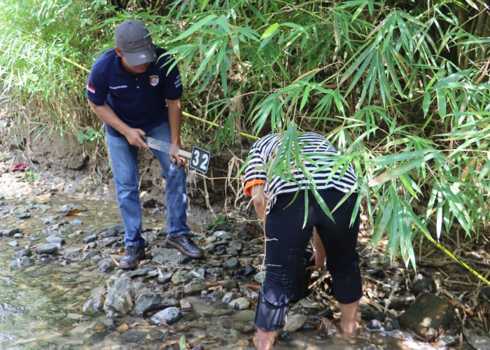 Rekonstruksi 36 Adegan Bongkar Kronologi Bayi Dibuang ke Sungai di Cibingbin