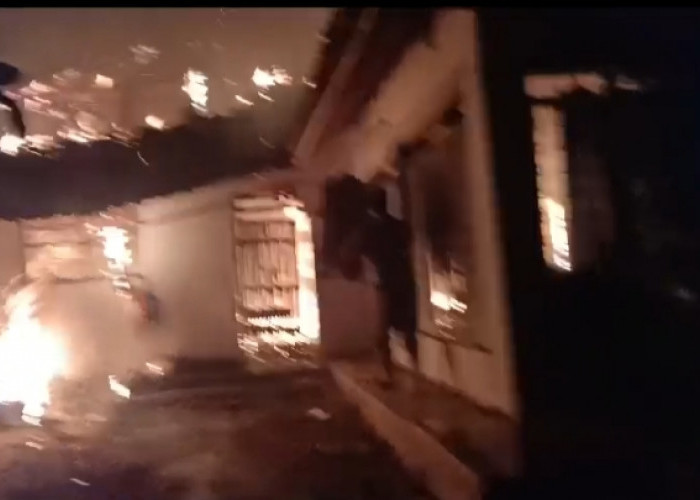 Ditinggal Pergi, Rumah Abdurohman di Desa Danalampah, Kuningan Nyaris Musnah Terbakar