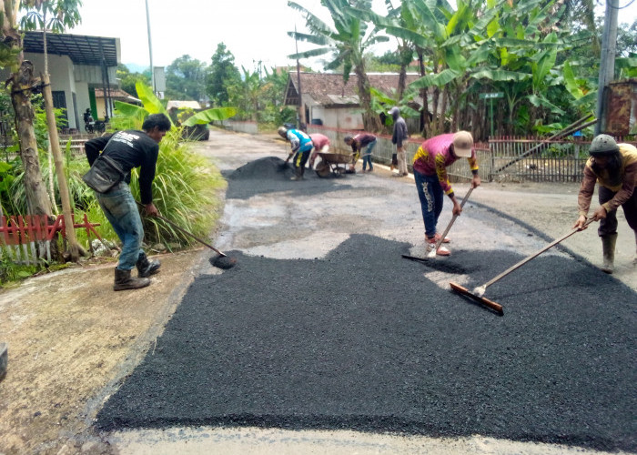 Rp6 Miliar APBD Turun ke Jalan, Jalur Mudik Kuningan Mulai Diperbaiki