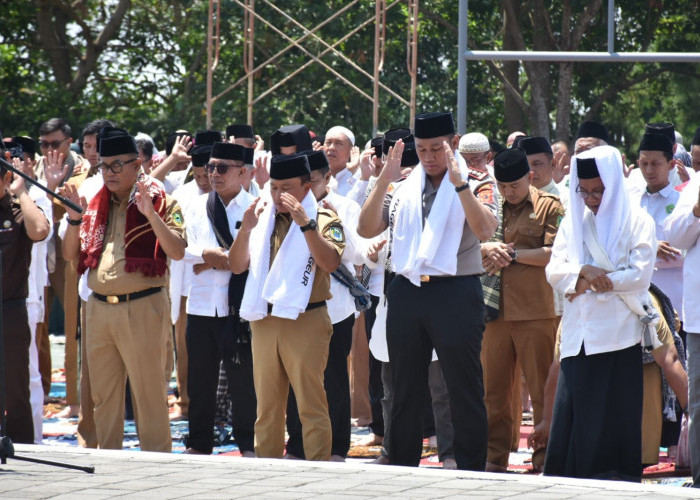 Pemkab Kuningan Laksanakan Salat Istisqa, Bupati Dian Ajak Warga Jaga Sumber Air