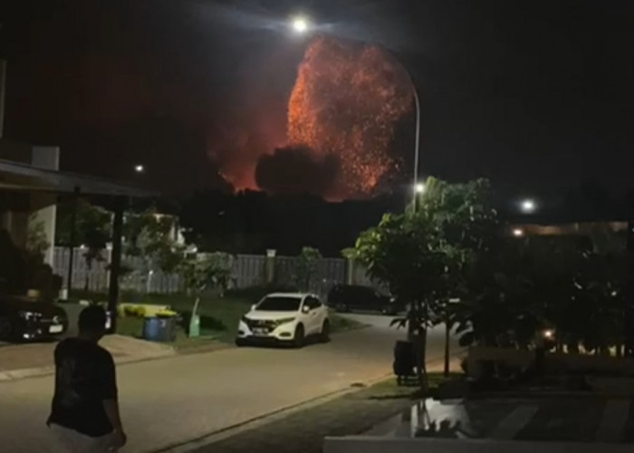 BREAKING NEWS: Gudang Amunisi Yon Armed Bantar Gebang Terbakar, Warga Dengar Belasan Kali Ledakan