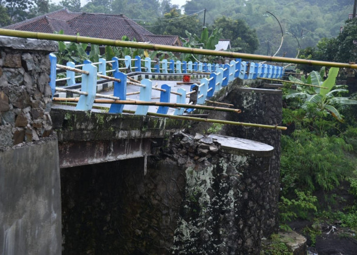 Nyaris Ambruk, Perbaikan Jembatan Cijemit Ditarget Sebelum Lebaran