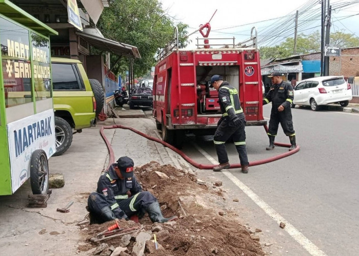 Sering Luber ke Jalan, Damkar Kuningan Temukan Ini di Saluran Air