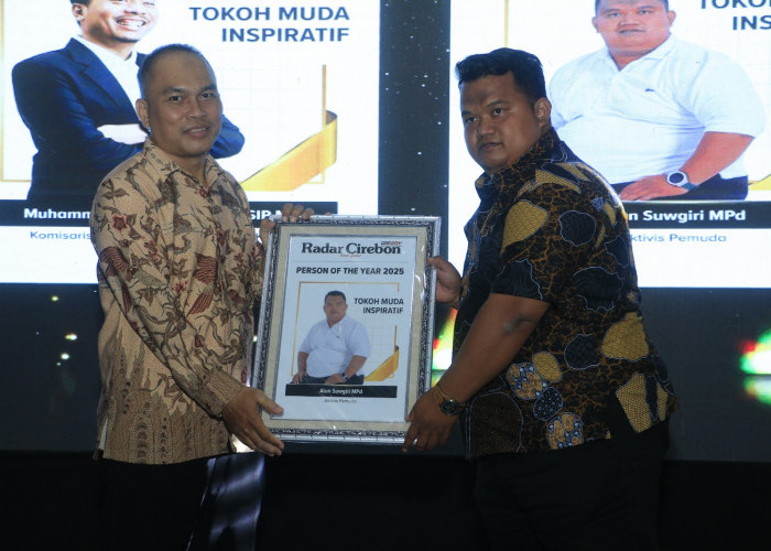 Alan Suwgiri Dianugerahi Person of The Year 2025 Radar Cirebon, Kategori Tokoh Muda Inspiratif 