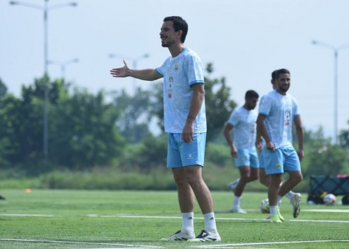 Persib Bandung Bangkit dengan Semangat Baru, Thom Haye Targetkan Kemenangan atas Dewa United