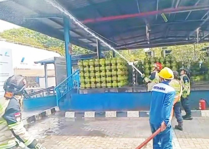 Stasiun Pengisian Bulk Elpiji Cipari Kebakaran, Damkar Temukan Titik Api di Atap
