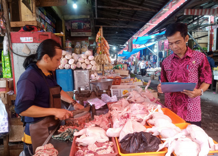 Pasca Mutasi Pejabat Pemkab Kuningan: Harga Daging Ayam dan Cabai Turun Mendadak di Pasar Tradisional