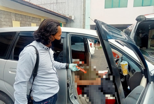 Geger, Pria Tewas Dalam Mobil yang Terparkir di Pertokoan Kota Cirebon