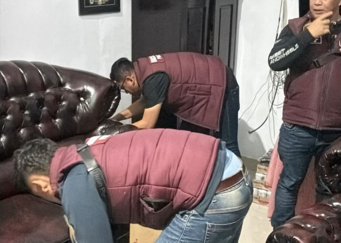 Sisir Warung di Cirendang dan Cilimus, Polres Kuningan Sita 1.708 Botol Minuman Keras