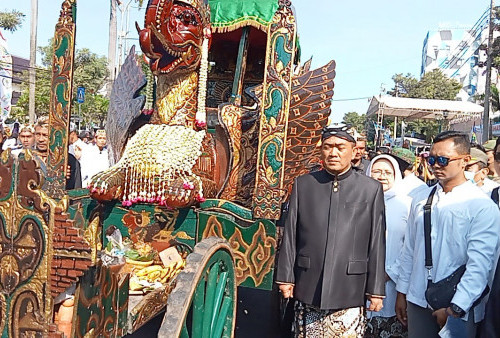 Ada Kirab Agung, Jalanan Kota Cirebon Macet di Beberapa Titik