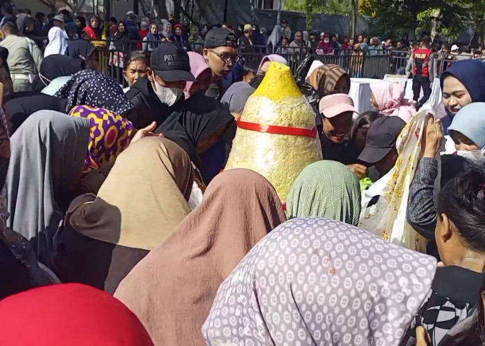 Masyarakat Berebut Tumpeng Babarit Hari Jadi Kuningan, Bentuk Rasa Syukur