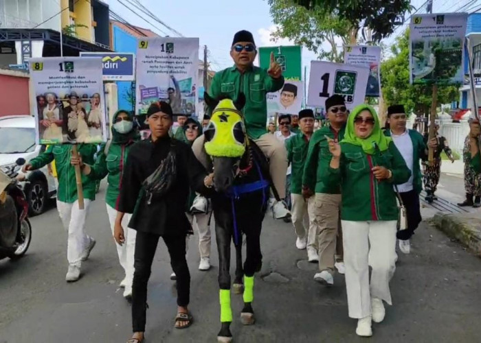 Terinspirasi Perjuangan Raden Aria Kamuning, Ketua PKB Kuningan Naik Kuda Pimpin Prosesi Pendaftaran Bacaleg