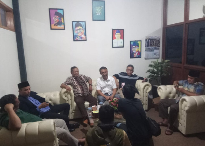 JUMAT KERAMAT, Pimpinan Dewan Kumpul, Kayaknya Bahas Usulan Pansus Gagal Bayar Deh