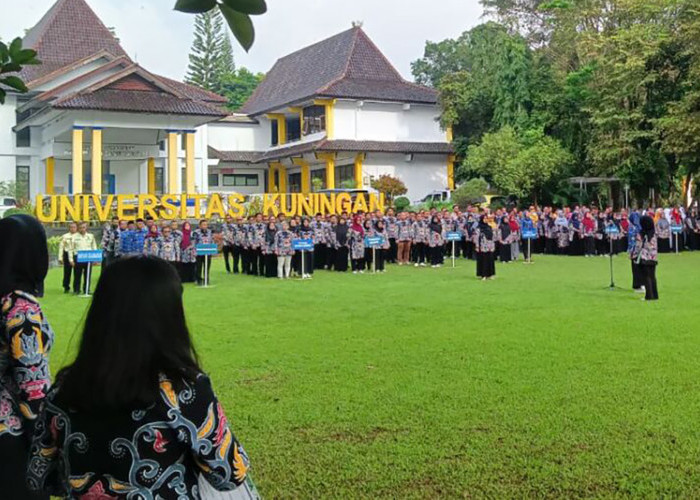 Rektor Uniku Baru Pimpin Upacara HKN