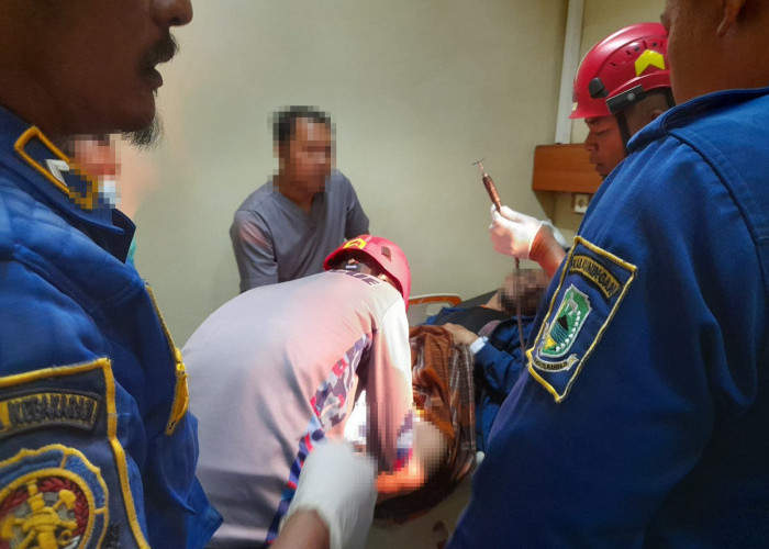 20 Menit yang Menentukan, Damkar Kuningan Berhasil Lepaskan Botol dari Alat Kelamin Korban