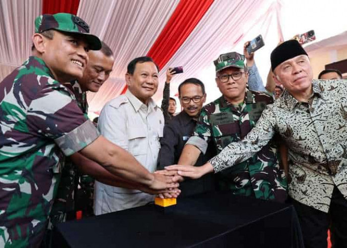 Iwan Bule Dampingi Menhan Prabowo saat ke Desa Pamupukan Kuningan, Begini Tanggapan Pemerhati Politik
