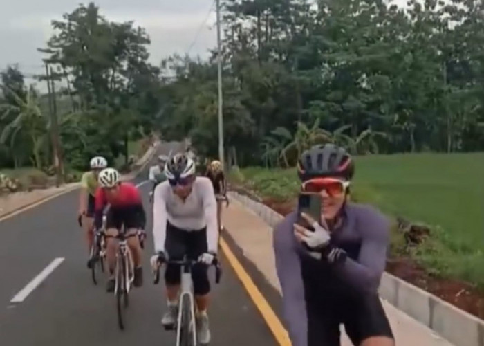 Gowes 149 Km Lintas Jabar–Jateng, Menyusuri Jalan Mulus Era KDM hingga Tugu Tapal Batas Cibingbin