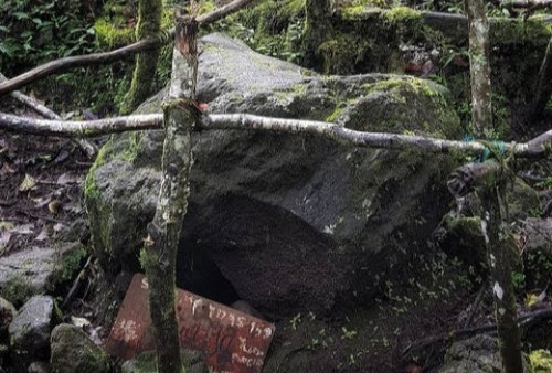 Batu Lingga Gunung Ciremai, Hilang Misterius Tahun 2000
