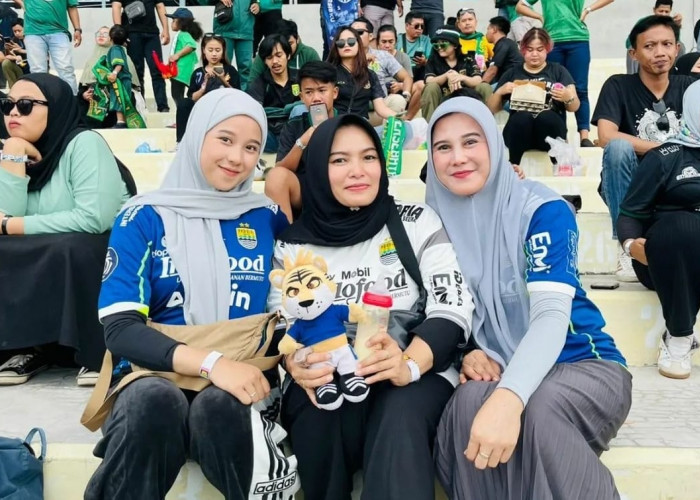 Bobotoh Cantik Asal Kuningan Ini Diminta Lepas Atribut Persib, Ketika akan Masuk ke Stadion Gelora Bangkalan