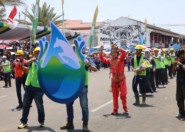 Karnaval Budaya Kuningan, PAM Tirta Kamuning Bawa Solusi Air di Tengah Kemarau Panjang