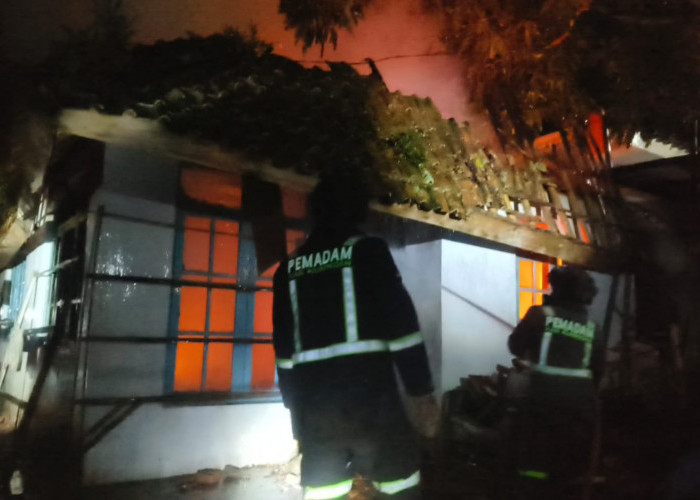 Lontong Lebaran Berujung Petaka, Rumah Lansia di Kadugede Hangus Tanpa Sisa