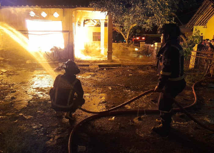 Kebakaran Gudang Plastik di Ciawigebang, Kerugian Ditaksir Tembus Rp540 Juta
