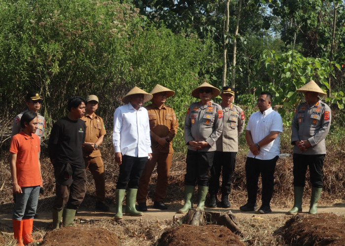 Petani Kuningan Kembangkan Bawang Putih, Kapolda Jabar Turun Tangan