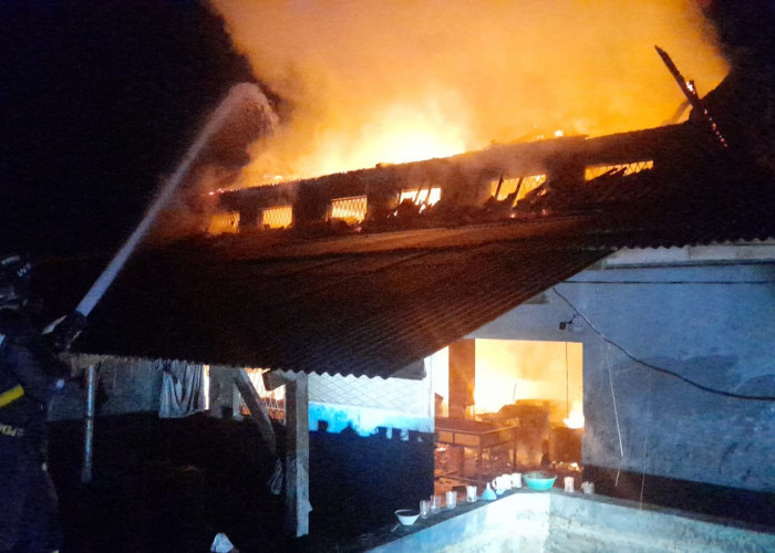 Pabrik Bawang di Garawangi Musnah Terbakar, Pemilik Pabrik Rugi Ratusan Juta