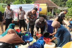 Air Bersih Jadi Rebutan, Polres Kuningan Bantu Warga Cihanjaro