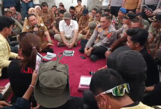 Demo Tolak Geothermal Ciremai Ricuh, Massa Jebol Barikade Pendopo Bupati