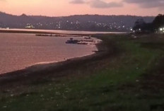 Air Waduk Darma Kuningan Surut, Daratan Makin Meluas