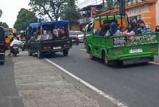 Kuningan Diserbu Wisatawan, Manfaatkan Libur Nataru Pakai Mobil Bak