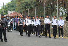 Ribuan Pencari Kerja Padati Job Fair Kuningan, Bupati Dian Siapkan 10.000 Lapangan Kerja Baru