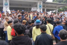 Panas Bumi Gunung Ciremai Ditolak, Mahasiswa Demo di Pendopo Kuningan
