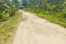 Jalan Karangkancana–Jabranti 'Berubah' Jadi Kubangan Air