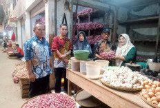 Sekilo Bawang Putih Rp35 Ribu, Harga Ayam Naik, Tomat Anjlok