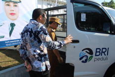 BRI Salurkan CSR Mobil Angkut Sampah untuk Pemkab Kuningan