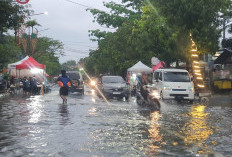 Sejumlah Ruas Jalan Protokol Indramayu Terendam Banjir