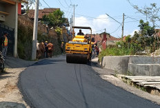 Jalan Simpang Darma-Bayuning Mulai Dihotmix, Proyek Rp7,4 Miliar Resmi Dikerjakan
