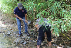 Rekonstruksi 36 Adegan Bongkar Kronologi Bayi Dibuang ke Sungai di Cibingbin