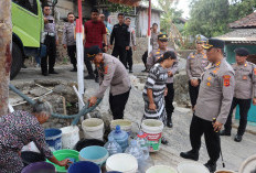 Saat Air Sulit Didapat, Polres Kuningan Datang Bawa Bantuan