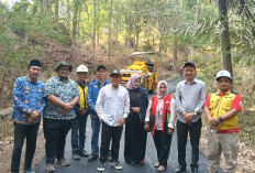 Bupati Dian Cek Langsung Kualitas Perbaikan Jalan Kaduela–Talaga Remis