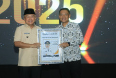 Bupati Dian Terima Person of The Year Kategori Top Government Public Relations