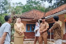 Rumah Warga Citangtu Mau Ambruk, Wabup Tuti Datang Bawa Bantuan Rp15 Juta