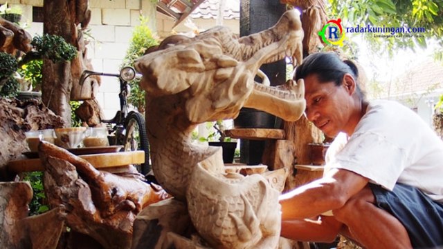 Lawan Mitos, Manfaatkan Kayu Kamboja Jadi Karya Seni Bernilai Tinggi