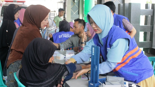 Peringati Maulid Nabi, Warga Awirarangan Gelar Pengobatan Gratis