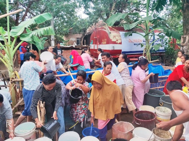 Desa Jambugeulis Diguyur Bantuan Air Bersih