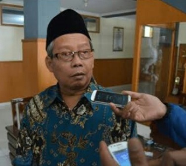 Ribuan Warga Iringi Pemakaman Jenazah Ketua MUI