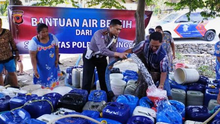 Polantas Peduli Kirim Air Bersih untuk Warga Simpayjaya