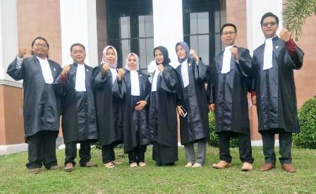Delapan Advokat Muda lulusan Uniku Siap Beracara
